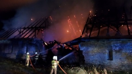 20.6.2021 - Požár stodoly se slámou v obci Jimlín (6)
