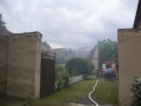 Požár seníku a garáže, Slavětín (10).JPG