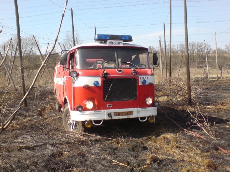 Požár trávy mezi Jimlínem a Opočnem (5).JPG