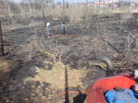 Požár trávy mezi Jimlínem a Opočnem (15).JPG