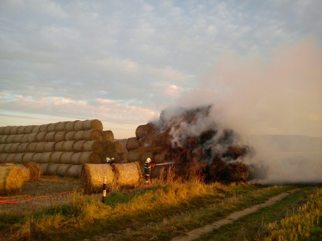 Požár stouhu mezi obcemi Líšťany a Brloh (4)